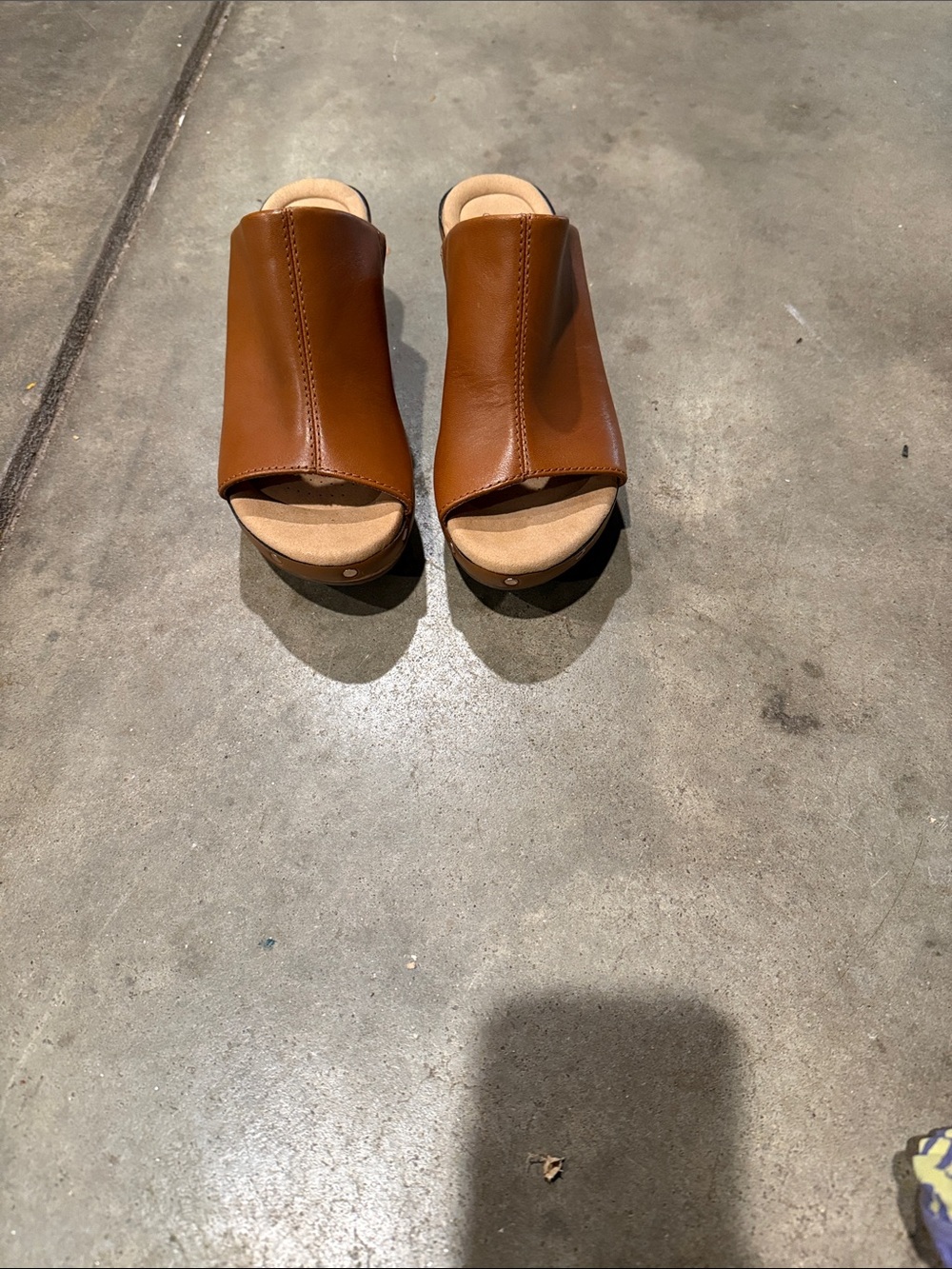 Clarks Women’s Brown Leather Open-Toe Mules
